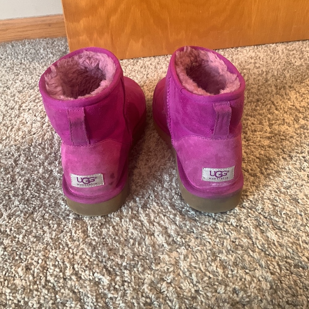 Uggs - Picture 3 of 14
